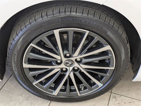 Used 2024 Lexus ES 300h w/ Premium Package image 12