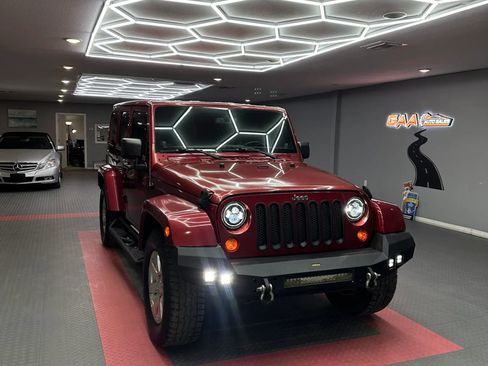 Used 2012 Jeep Wrangler Unlimited Sahara w/ Connectivity Group AWD/4WD image 1