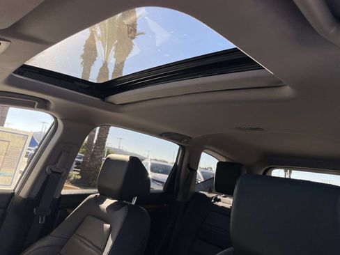 Used 2019 Honda CR-V Touring image 3