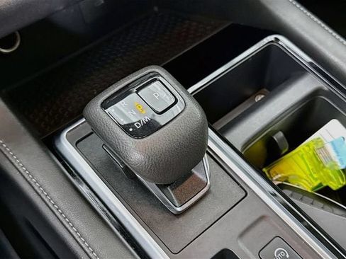 Used 2025 Nissan Pathfinder SV FWD image 16