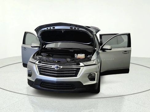 Used 2023 Chevrolet Traverse LT FWD image 8