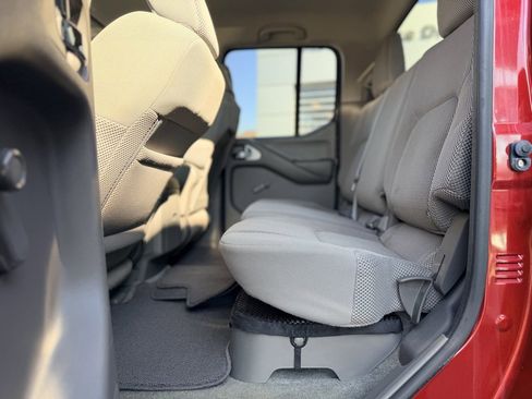 Used 2012 Nissan Frontier S image 14