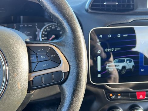 Used 2017 Jeep Renegade Latitude w/ Cold Weather Group image 32