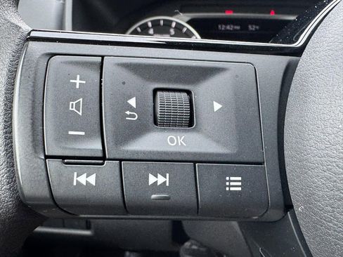 Used 2023 Nissan Rogue SV image 16