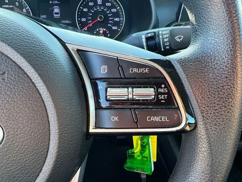 Used 2020 Kia Forte LXS FWD image 17