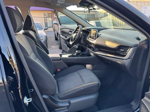 Used 2025 Nissan Rogue SV FWD image 13
