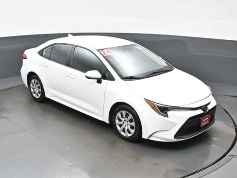 Used 2024 Toyota Corolla LE FWD image 32