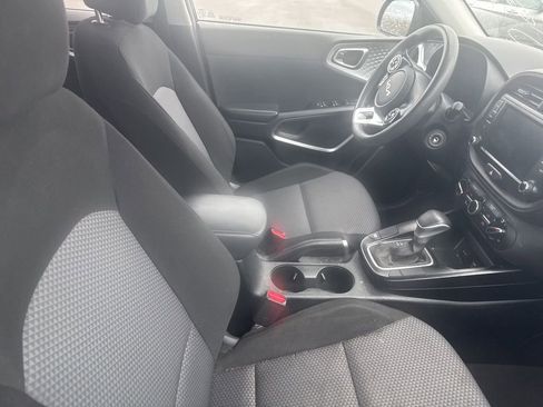 Used 2022 Kia Soul LX image 12