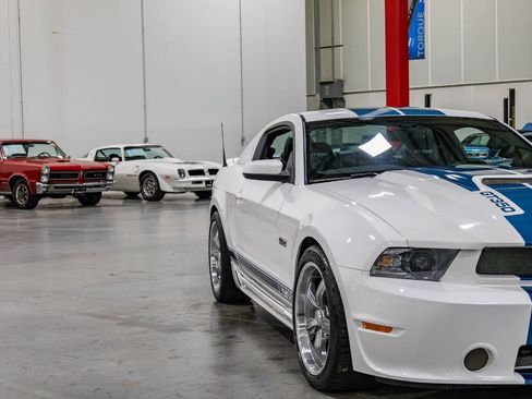 Used 2012 Ford Mustang GT Premium w/ HID Headlamps & Security Pkg RWD image 30