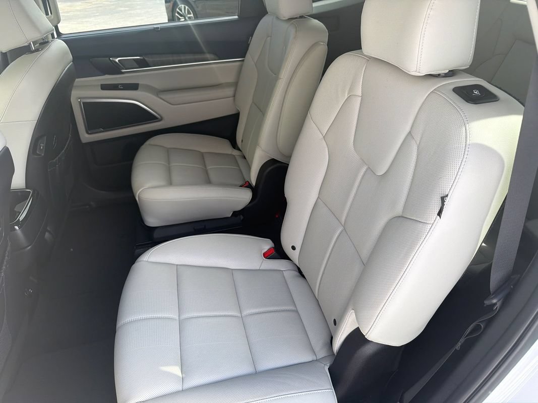 Used 2023 Kia Telluride EX w/ EX Captain's Chair Package FWD image 21