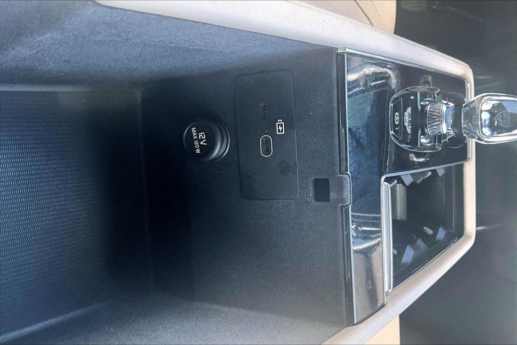 Certified 2026 Volvo XC90 B6 Plus AWD/4WD image 34