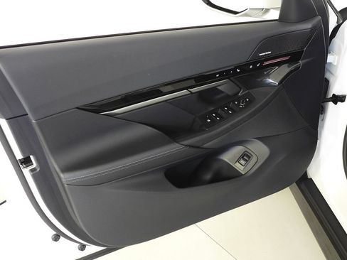 Used 2024 BMW 530i w/ Convenience Package RWD image 11