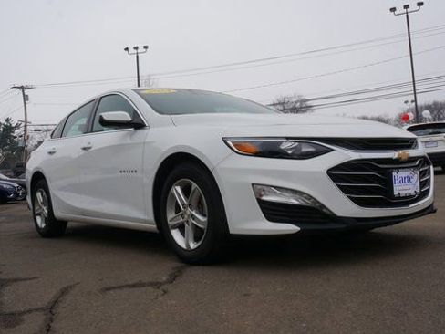 Used 2024 Chevrolet Malibu LT image 2