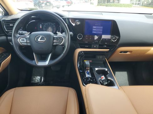 Used 2025 Lexus NX 250 FWD w/ Towing Package (2000 Lbs) image 12