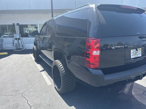 Used 2011 Chevrolet Suburban LT image 7