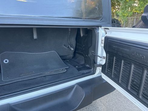 Used 2018 Jeep Wrangler Sport image 31