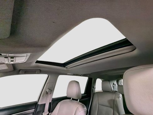 Used 2018 Toyota Highlander Limited FWD image 23