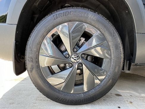 New 2025 Volkswagen Taos S image 9