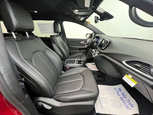 New 2026 Chrysler Pacifica Select FWD image 18