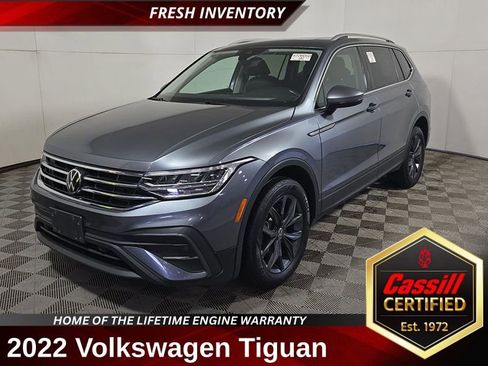 Used 2022 Volkswagen Tiguan SE w/ Panoramic Sunroof Package image 1