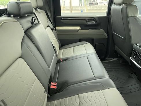 Used 2025 Chevrolet Silverado 2500 ZR2 w/ Technology Package AWD/4WD image 12