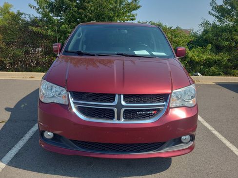 Used 2018 Dodge Grand Caravan SXT FWD image 2