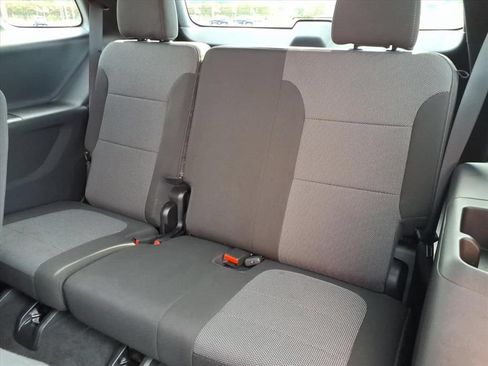 Used 2023 Chevrolet Traverse LT FWD image 22