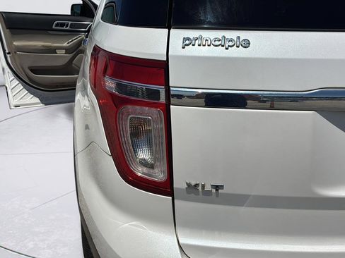 Used 2014 Ford Explorer XLT w/ Equipment Group 202A FWD image 39