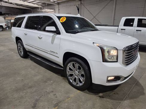 Used 2018 GMC Yukon XL SLT w/ Premium Edition AWD/4WD image 18