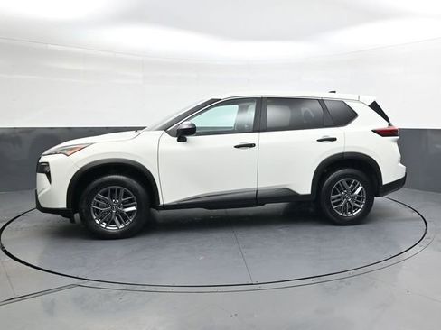 Used 2024 Nissan Rogue S image 9