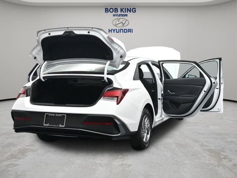 New 2026 Hyundai Elantra SE FWD image 21