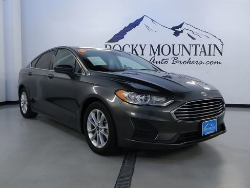 Used 2019 Ford Fusion SE image 1