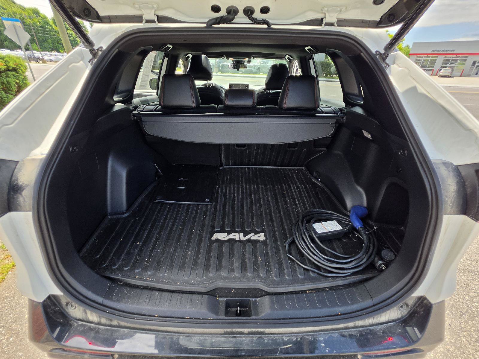 Used 2021 Toyota RAV4 SE w/ Weather & Moonroof Package AWD/4WD image 19