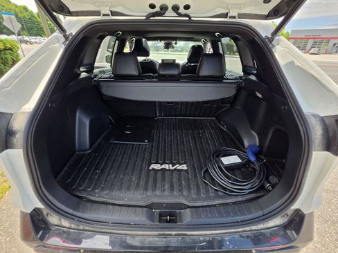 Used 2021 Toyota RAV4 SE w/ Weather & Moonroof Package AWD/4WD image 19