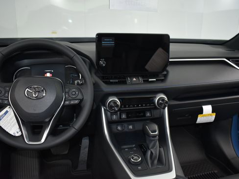 Used 2025 Toyota RAV4 XSE image 15