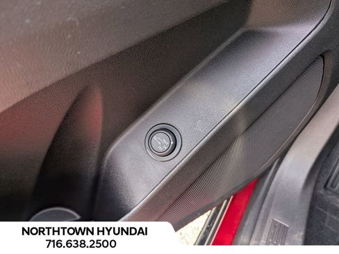 Used 2021 Chevrolet Equinox LT image 30