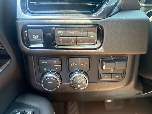 New 2026 GMC Yukon Elevation w/ Elevation Premium Package AWD/4WD image 18