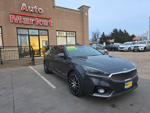 Used 2017 Kia Cadenza Premium w/ Luxury Package image 3