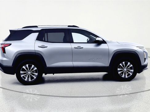 Used 2025 Chevrolet Equinox LT image 4