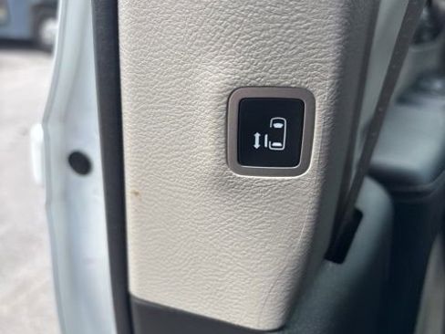 Used 2023 Chrysler Voyager LX FWD image 22