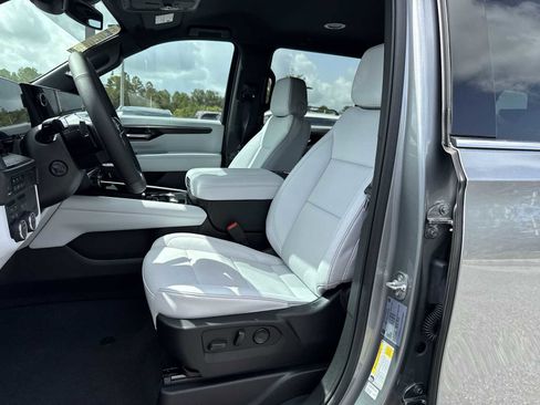 New 2025 Chevrolet Suburban Premier image 15