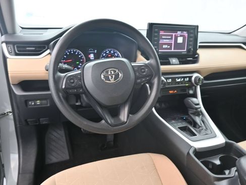Used 2021 Toyota RAV4 XLE FWD image 18