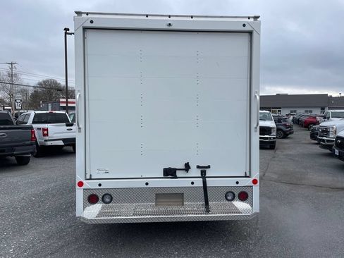 Used 2024 Ford E-450 and Econoline 450 Super Duty w/ Driver's Safety Package RWD image 5