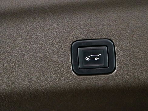 Used 2022 GMC Yukon SLT w/ SLT Premium Package RWD image 34