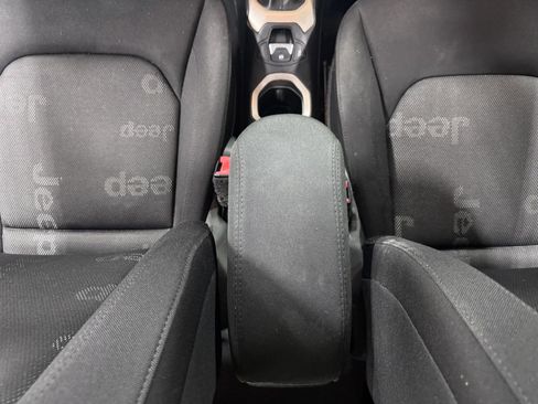 Used 2015 Jeep Renegade Latitude w/ Cold Weather Group II AWD/4WD image 30