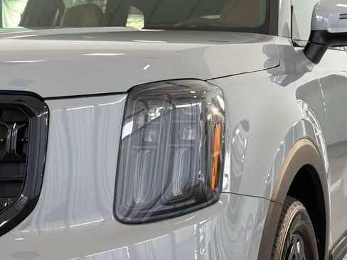 Used 2025 Kia Telluride EX X-Line AWD/4WD image 12