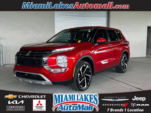 Used 2024 Mitsubishi Outlander SE Black Edition FWD image 1