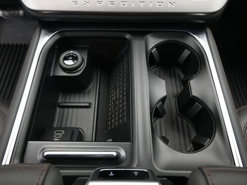 New 2025 Ford Expedition Active image 17