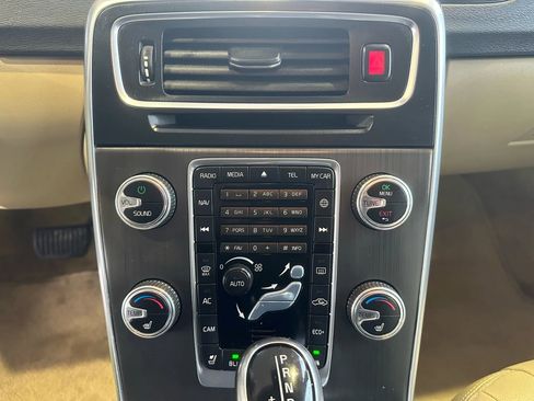 Used 2015 Volvo V60 T5 Premier image 16
