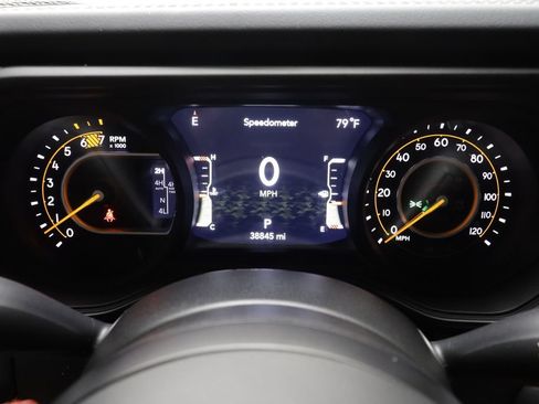 Used 2024 Jeep Wrangler Unlimited Rubicon AWD/4WD image 10